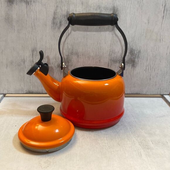 Le Creuset Other - Le Creuset Stovetop Teapot Tea Kettle Flame Orange Ombré Vibrant and EUC